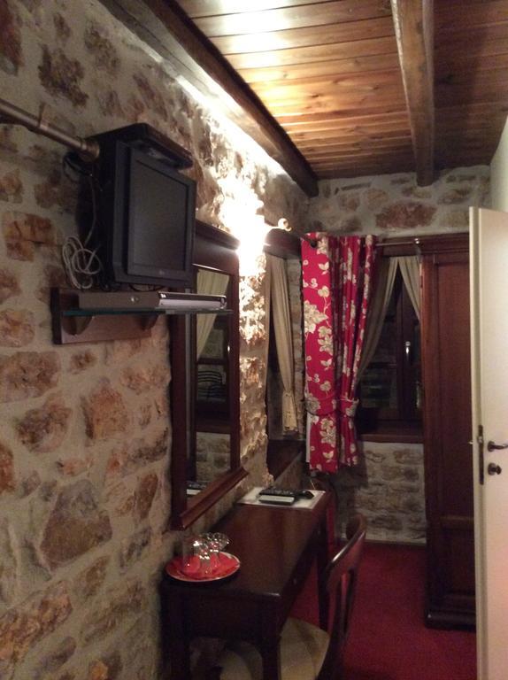 Oihalia Guesthouse Fidhakia Ngoại thất bức ảnh