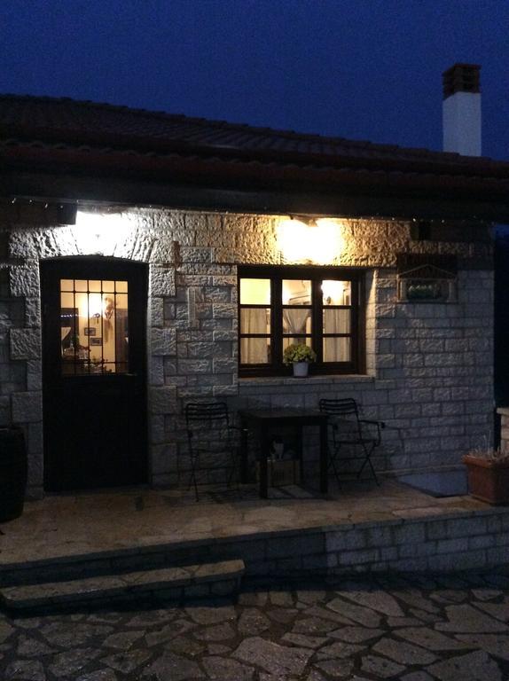 Oihalia Guesthouse Fidhakia Ngoại thất bức ảnh