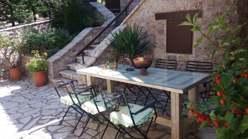 Oihalia Guesthouse Fidhakia Ngoại thất bức ảnh